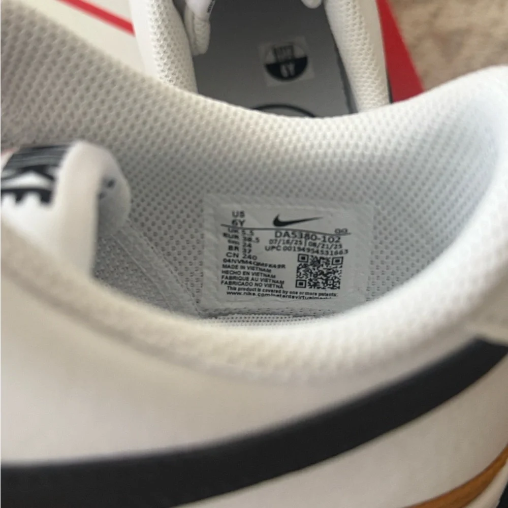 Nike Court Legacy White Black Gum Sneakers Youth 6Y Women’s 7.5 New